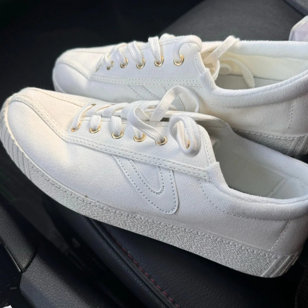 Tretorn J Crew Women's White Canvas Sneakers Size 8 preppy casual - Picture 2 of 9